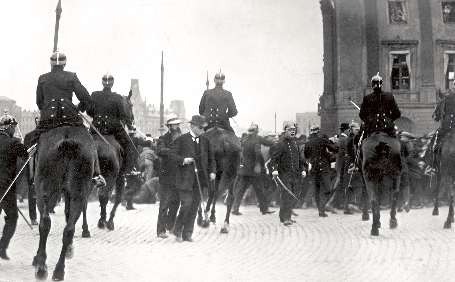 demonstration stockholm 5 juni uWb